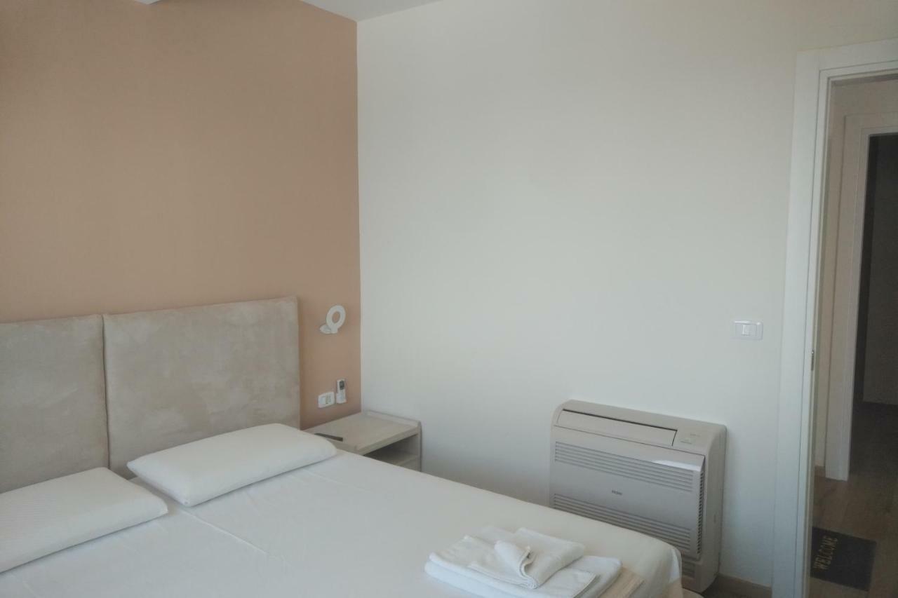 Deluxe Sea Apartment Vlorë エクステリア 写真